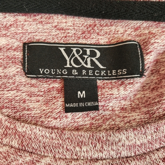 YOUNG & RESTLESS Sweater Red White Pull Over Size Medium - Picture 6 of 7